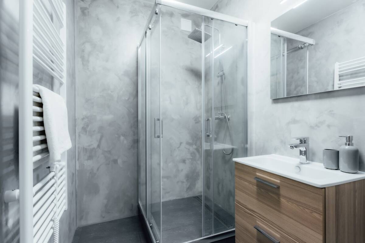 ADOBESTOCK_430265797 | NEF Concept Comment choisir une peinture résistante à l’humidité pour les salles de bain et les cuisines ? Pfastatt