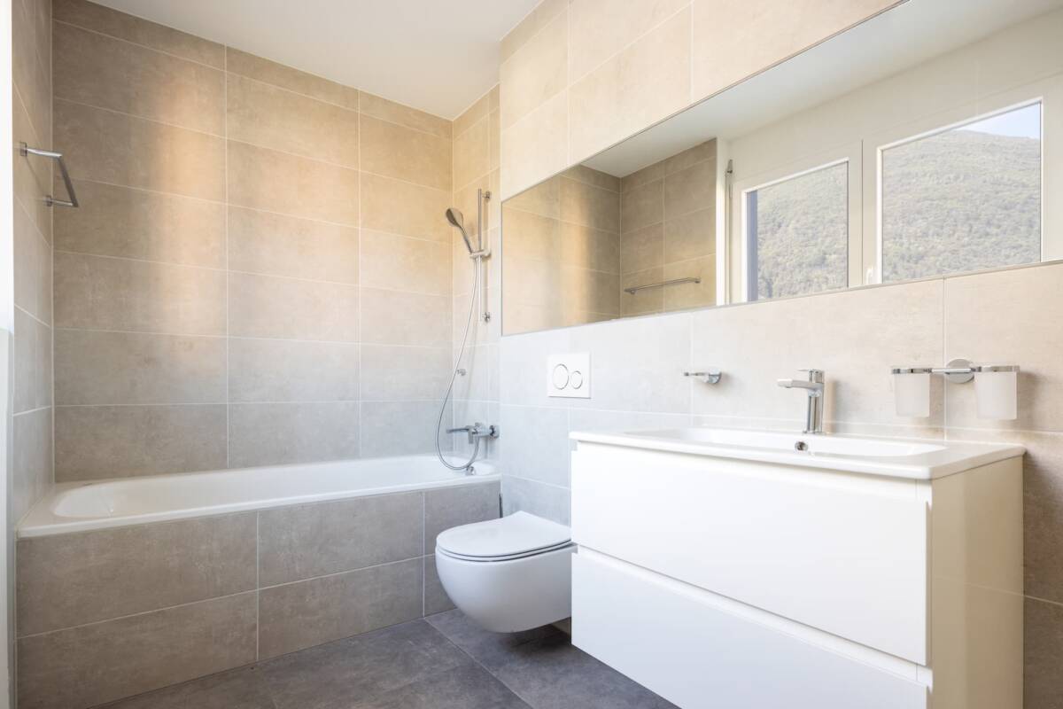 ADOBESTOCK_296085592 | NEF Concept Comment choisir un carrelage antidérapant pour une salle de bain sécurisée ? Riedisheim